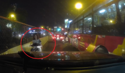 Gái xinh 'tiến thoái lưỡng nan' khi cố cắm đầu vào đường ngược chiều